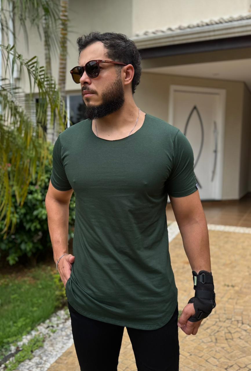 Camiseta Long Line Volk Culture Verde Gola Canoa - Harpia Moda Masculina