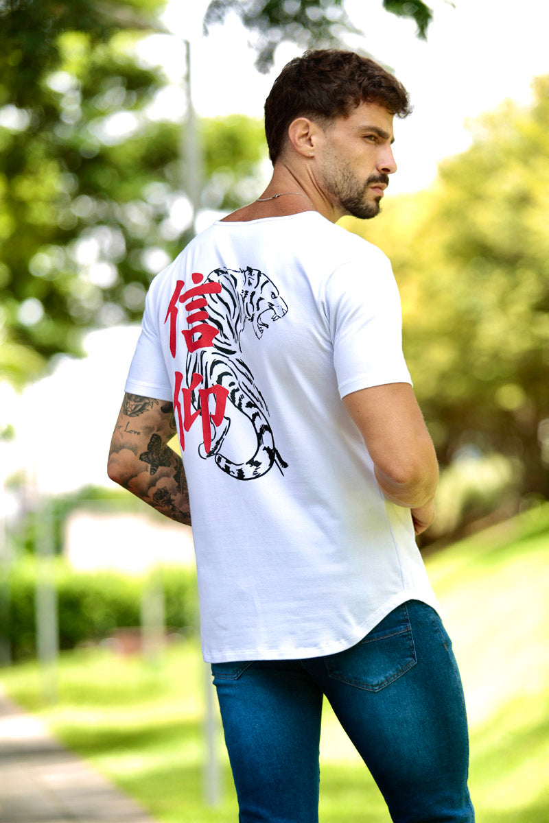 Camiseta Long Line Volk Culture Cotton Tigre Branca Soft