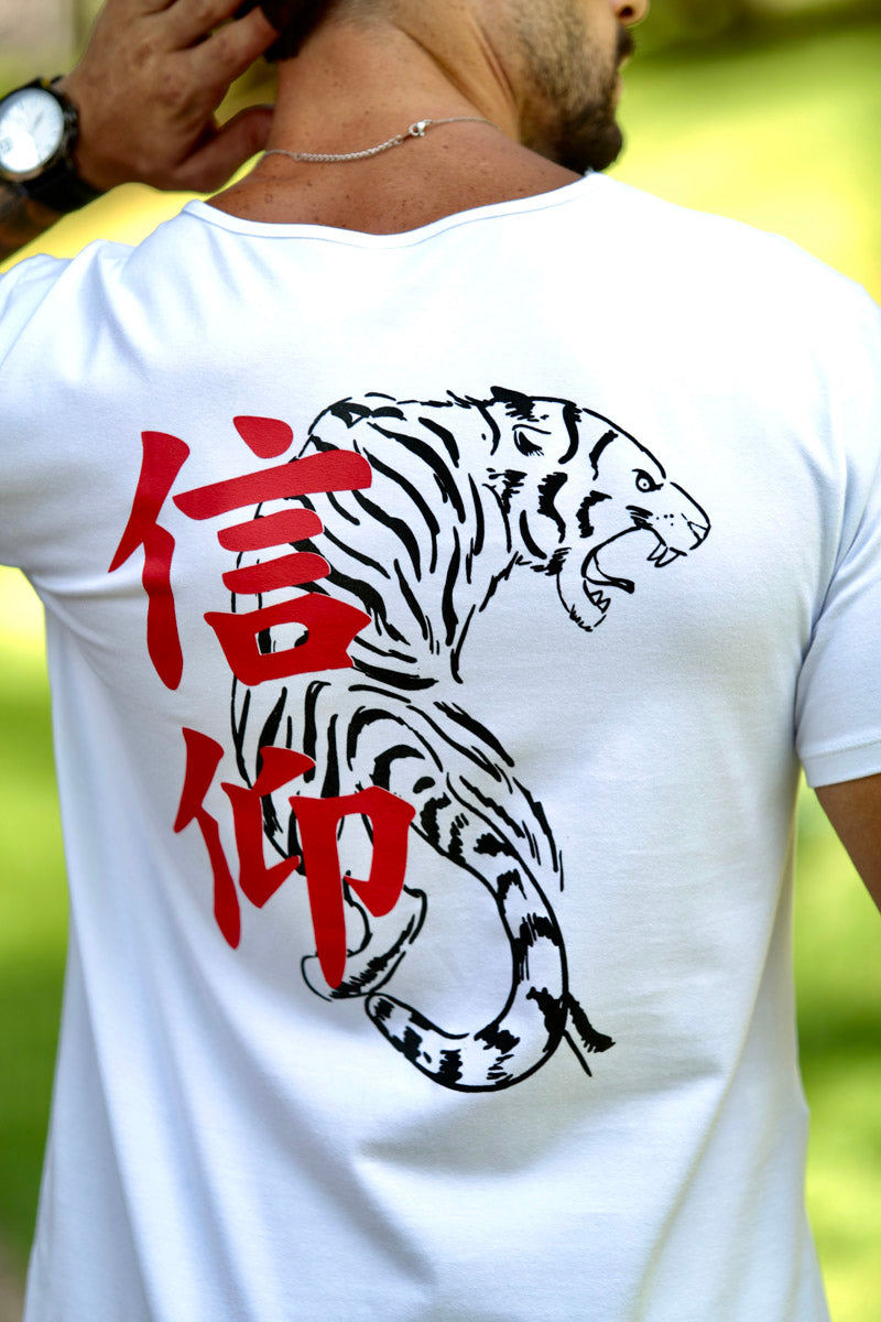 Camiseta Long Line Volk Culture Cotton Tigre Branca Soft