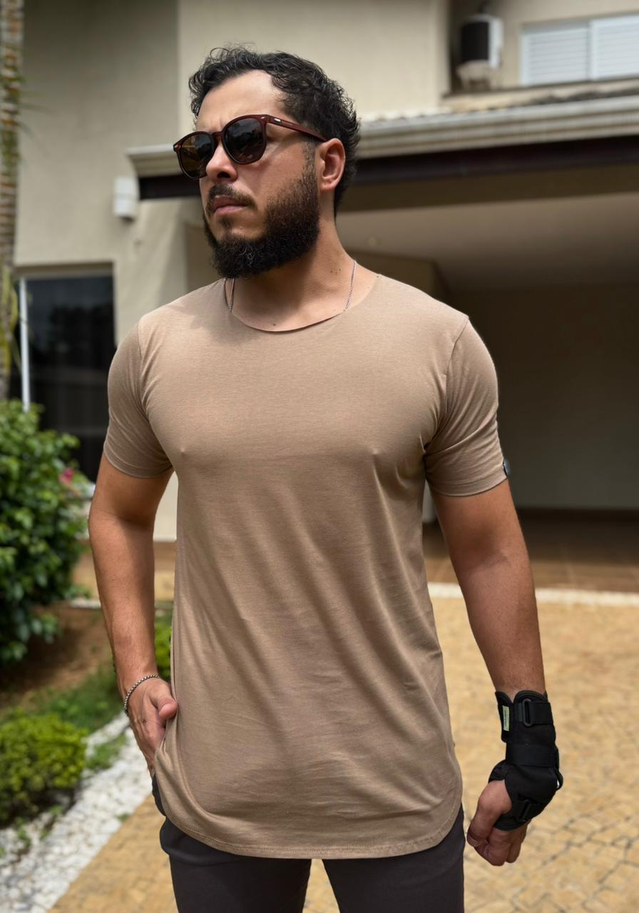 Camiseta Long Line Volk Culture Marrom Claro Gola Canoa - Harpia Moda Masculina
