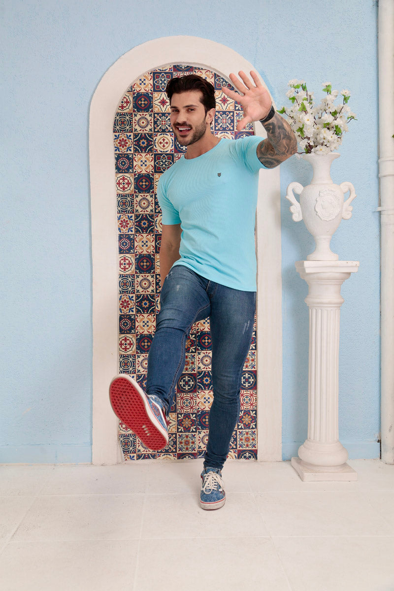 Camiseta Canelada Azul Bebê Logo Metal Volk Culture Supreme