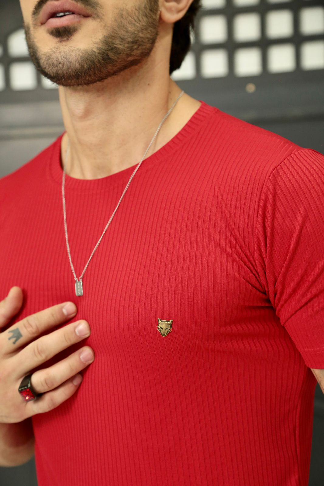 Camiseta Canelada Vermelha Logo Metal Volk Culture Supreme