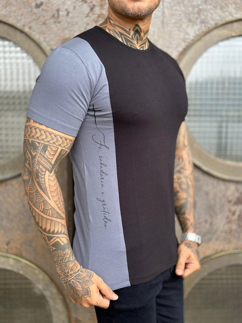 Camiseta Preta Recorte Cinza Cotton Volk Culture Frase