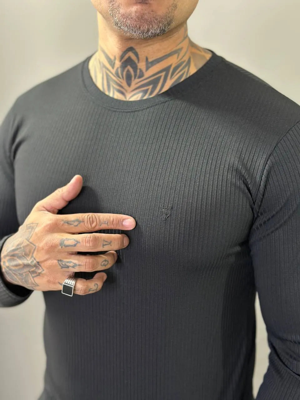 Camisa Canelada Manga Longa Preta Volk Culture