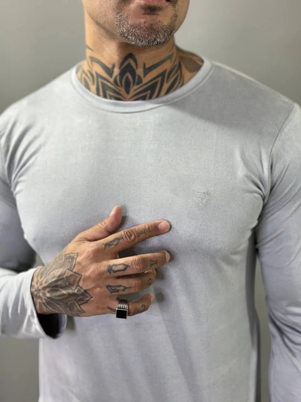 Camiseta Manga Longa Volk Culture Cinza Claro Suede