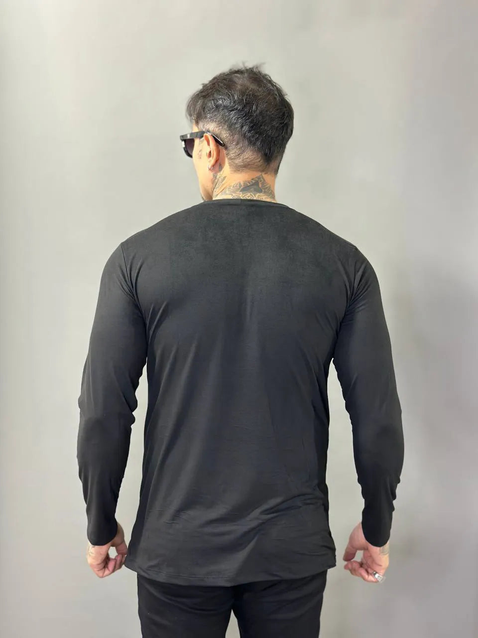 Camiseta Manga Longa Volk Culture Preto Suede