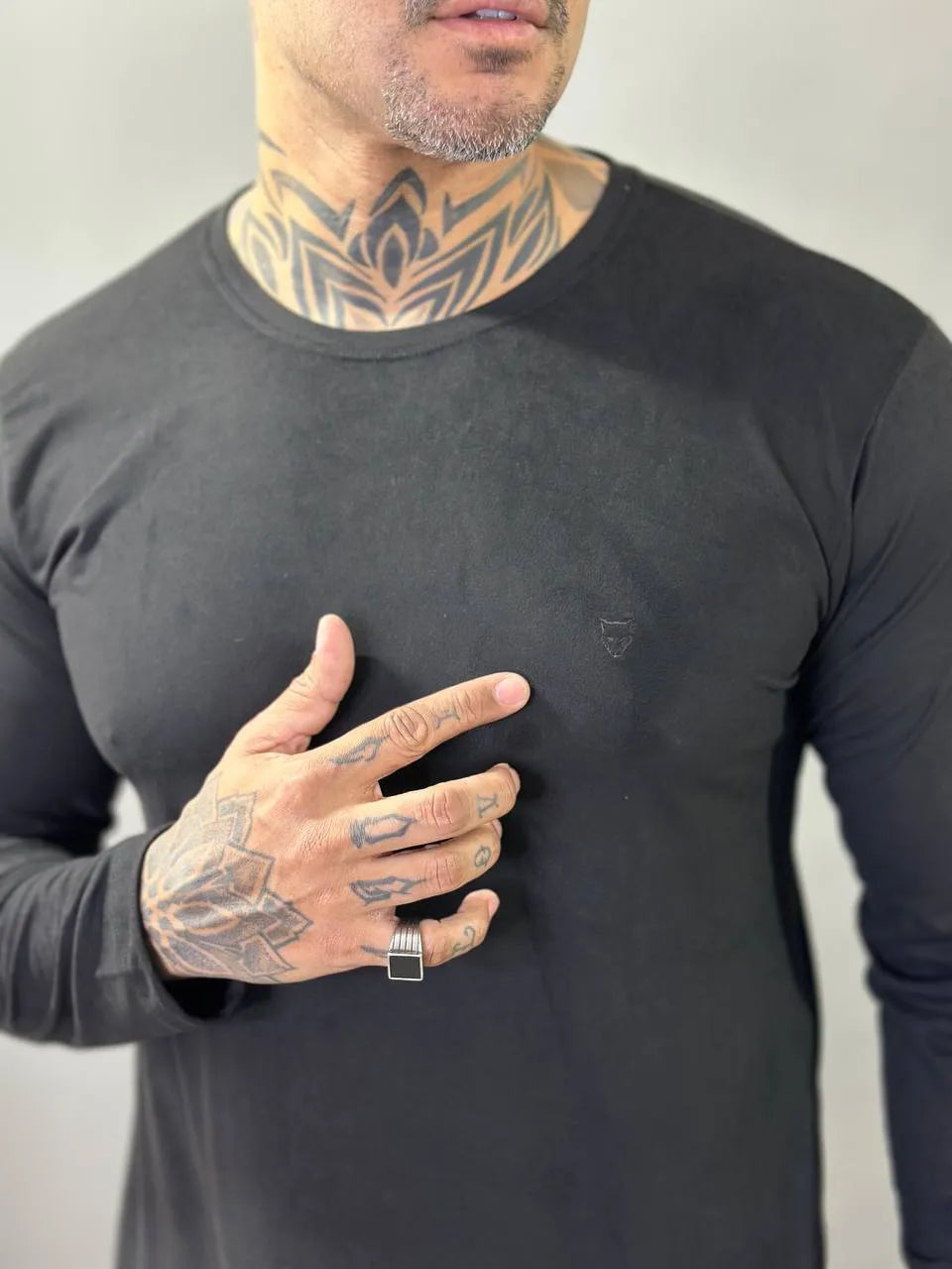 Camiseta Manga Longa Volk Culture Preto Suede