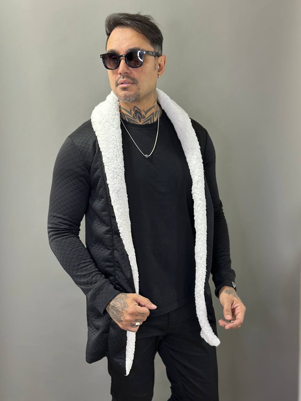 Sobretudo Everest Matelacê Preto com Gola Sherpa Branca