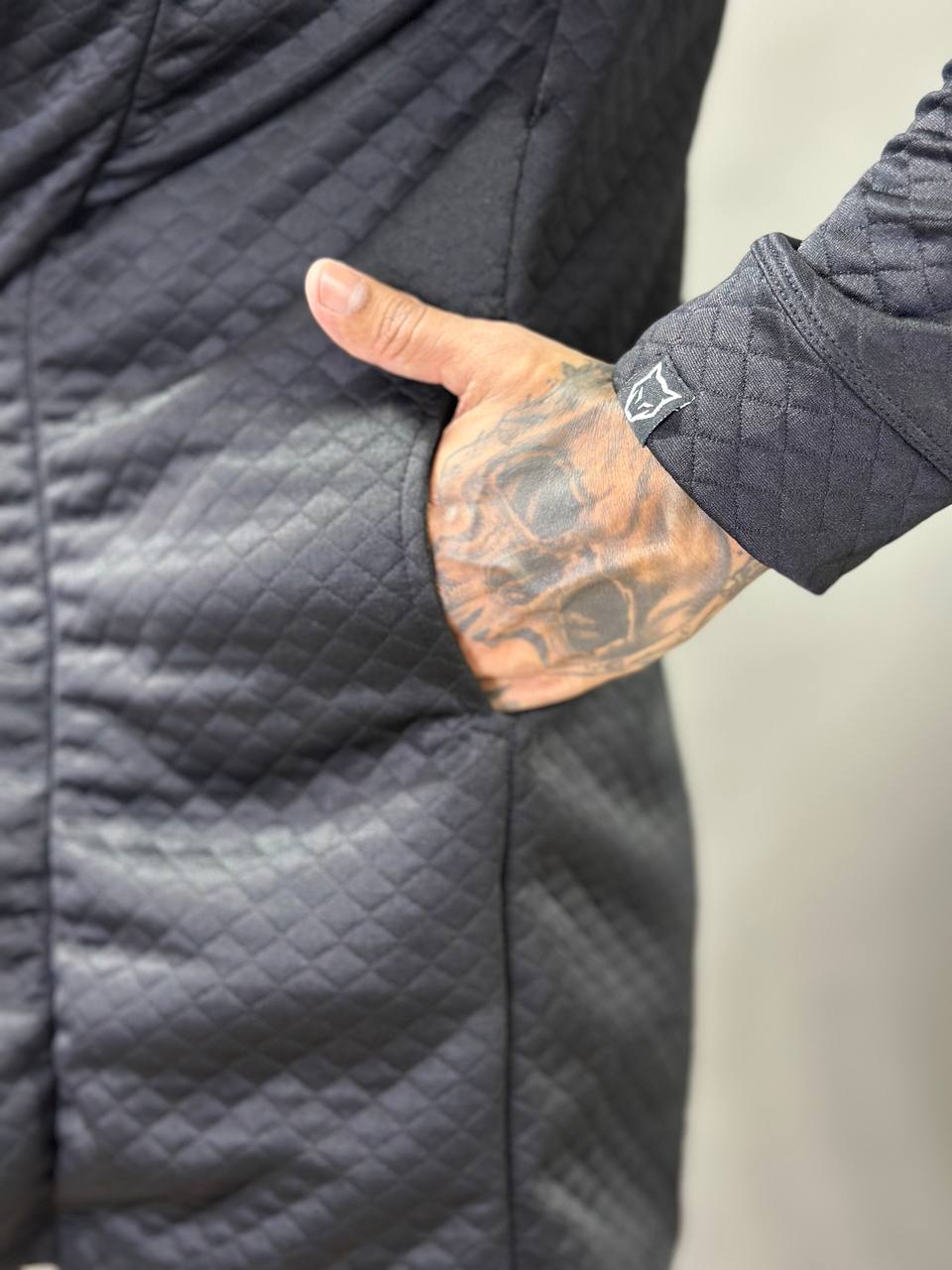 Sobretudo Everest Matelacê Preto com Gola Sherpa Branca