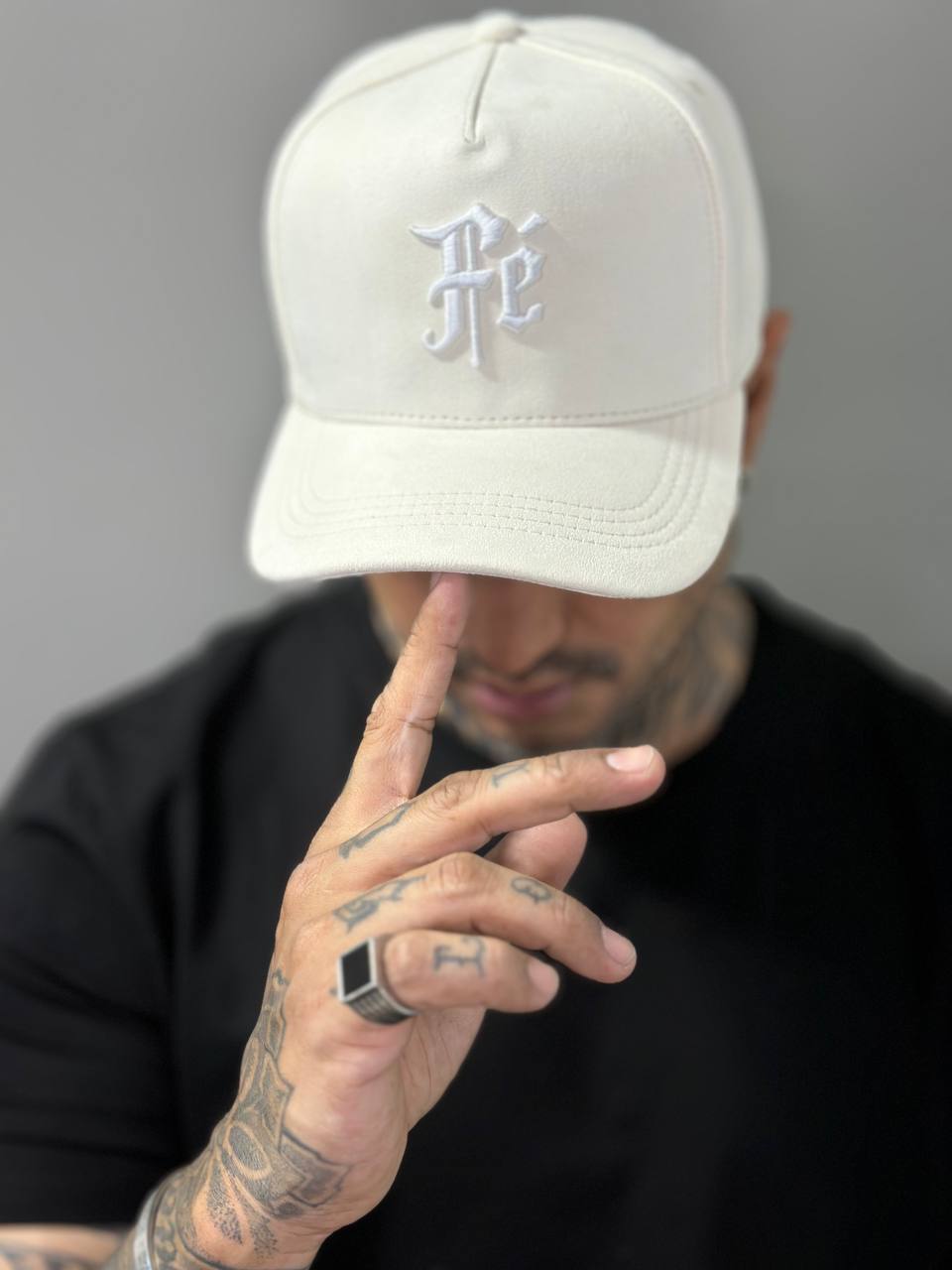 Boné Volk Culture Bege Fé Aba Curva Bordado em Alto Relevo