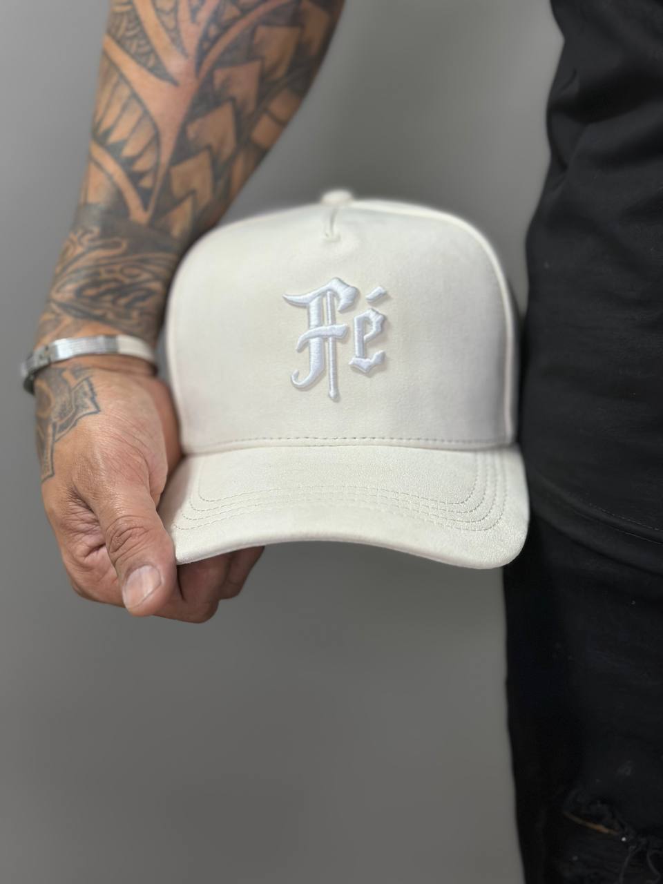 Boné Volk Culture Bege Fé Aba Curva Bordado em Alto Relevo