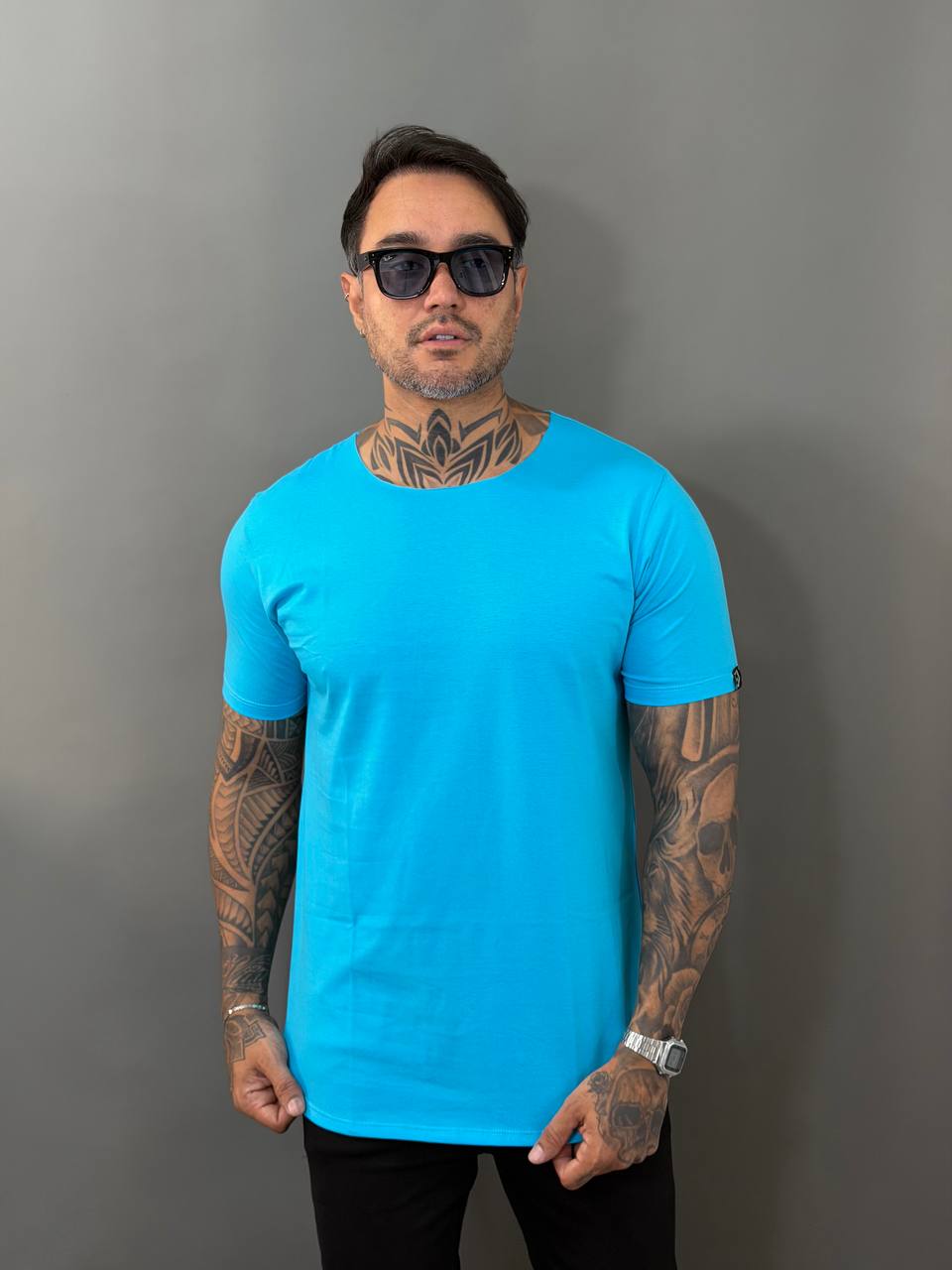 Camiseta Long Line Volk Culture Azul Piscina Gola Canoa - Harpia Moda Masculina