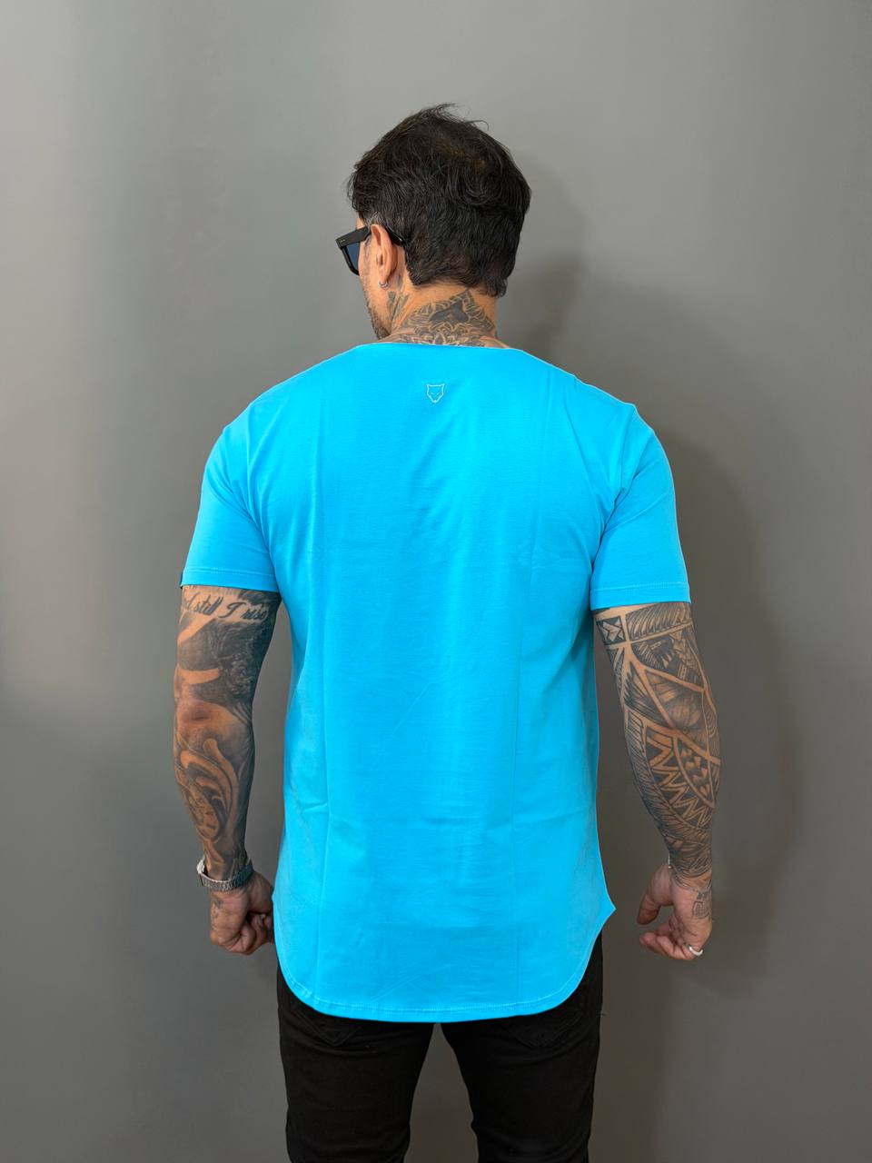 Camiseta Long Line Volk Culture Azul Piscina Gola Canoa - Harpia Moda Masculina